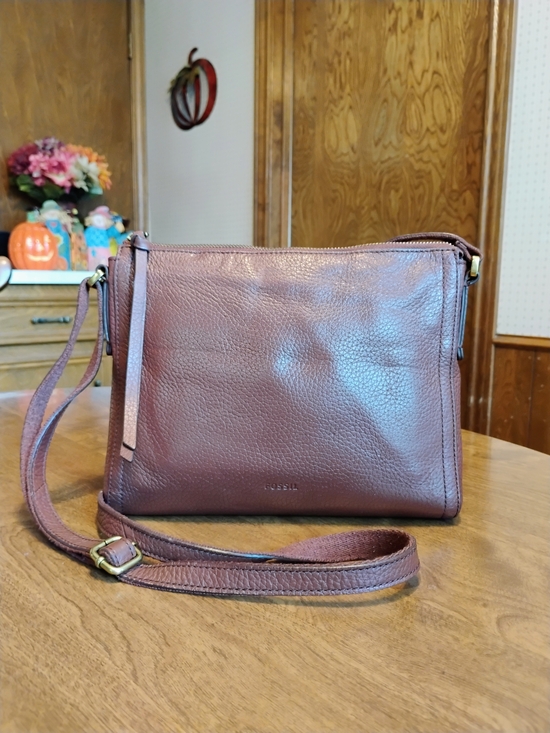Fossil Handbags - Fossil Brown Pebbled Leather Zip Top Crossbody Bag Adjustable Strap. Pockets